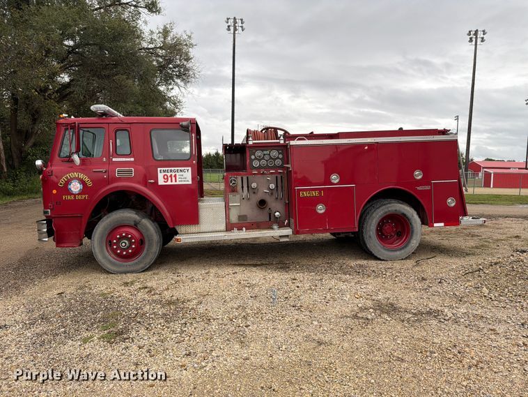 image for item FH6469 1979 International Harvester Cargostar 1950 B pumper fire truck