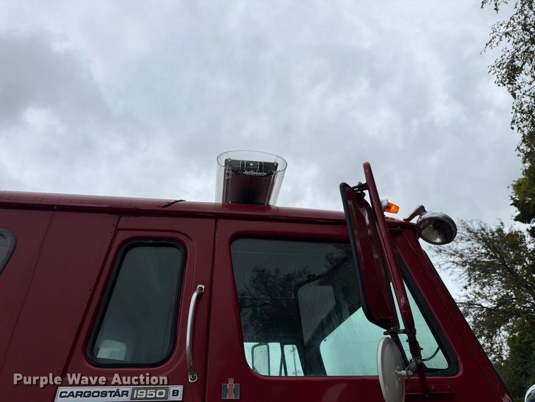 image for item FH6469 1979 International Harvester Cargostar 1950 B pumper fire truck