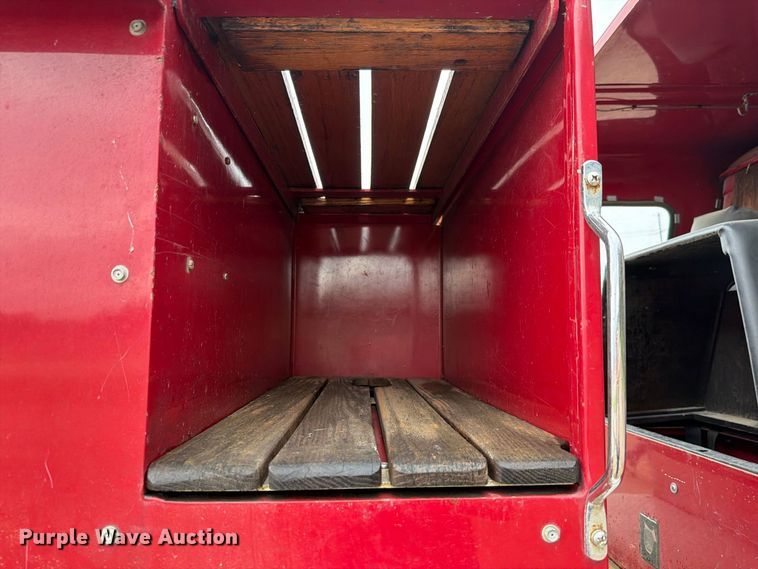 image for item FH6469 1979 International Harvester Cargostar 1950 B pumper fire truck