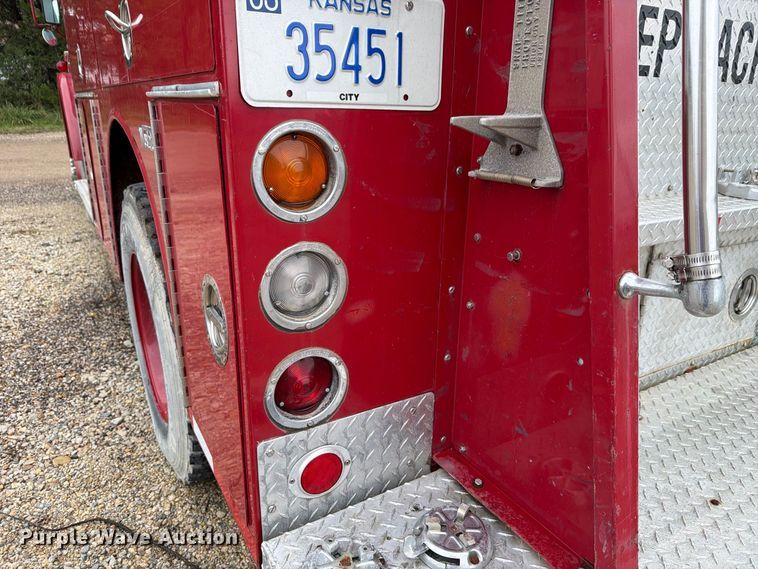 image for item FH6469 1979 International Harvester Cargostar 1950 B pumper fire truck