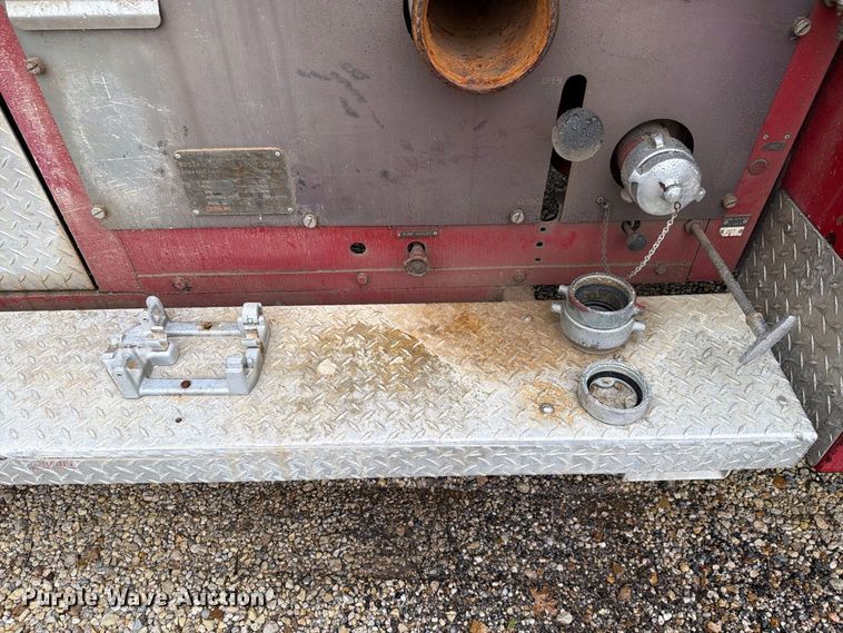 image for item FH6469 1979 International Harvester Cargostar 1950 B pumper fire truck