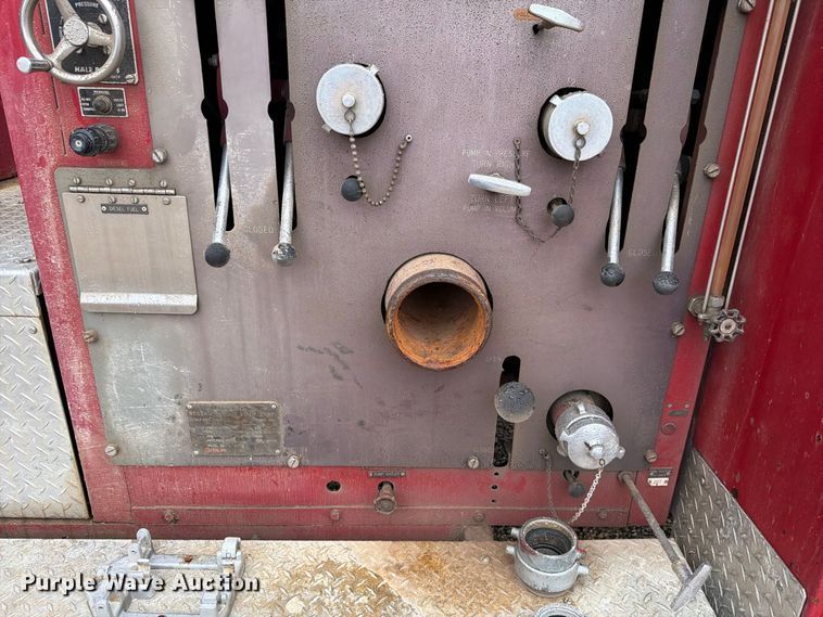 image for item FH6469 1979 International Harvester Cargostar 1950 B pumper fire truck