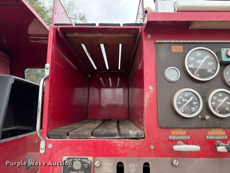 image for item FH6469 1979 International Harvester Cargostar 1950 B pumper fire truck