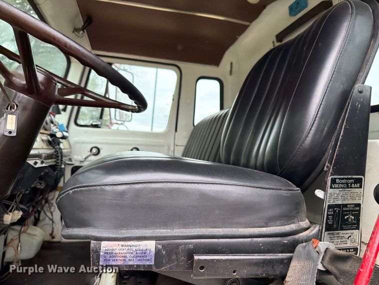 image for item FH6469 1979 International Harvester Cargostar 1950 B pumper fire truck