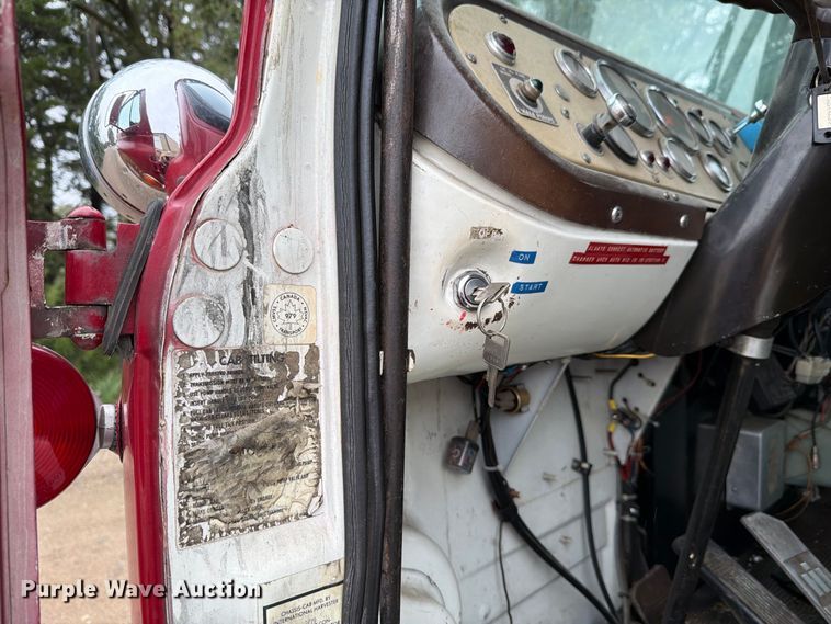 image for item FH6469 1979 International Harvester Cargostar 1950 B pumper fire truck