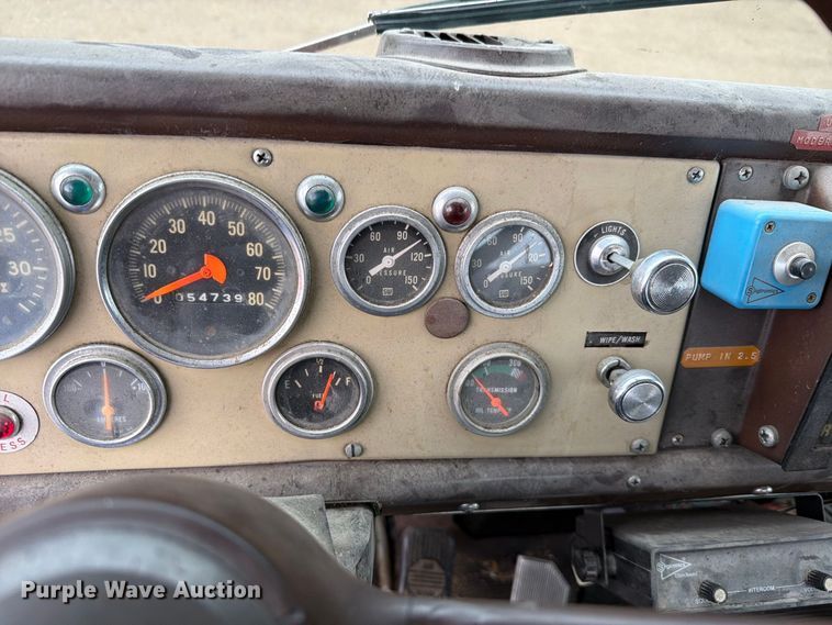 image for item FH6469 1979 International Harvester Cargostar 1950 B pumper fire truck
