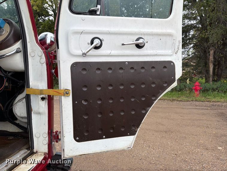 image for item FH6469 1979 International Harvester Cargostar 1950 B pumper fire truck