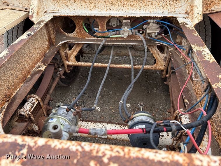 image for item FH6470 1997 Ranco bottom dump trailer