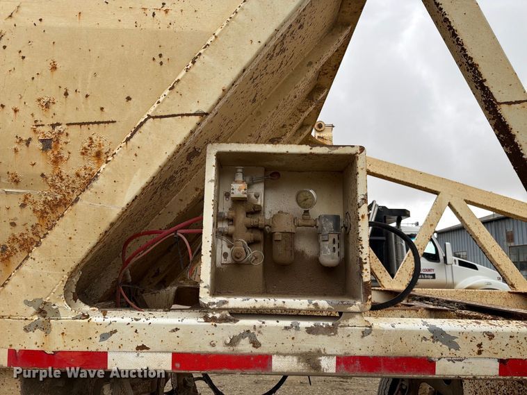 image for item FH6470 1997 Ranco bottom dump trailer