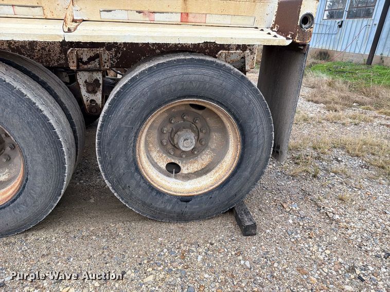 image for item FH6470 1997 Ranco bottom dump trailer