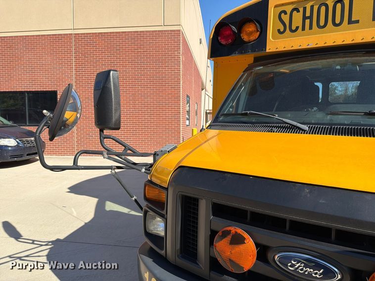 image for item FH6485 2011 Ford E450 school bus