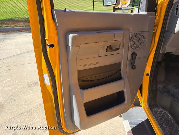image for item FH6485 2011 Ford E450 school bus