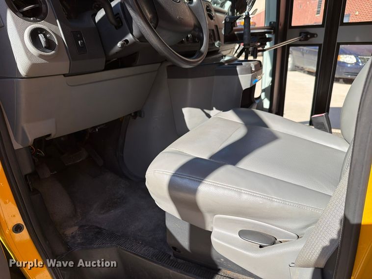 image for item FH6485 2011 Ford E450 school bus