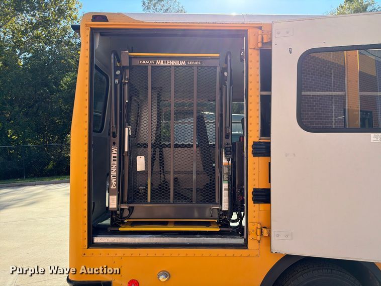 image for item FH6485 2011 Ford E450 school bus