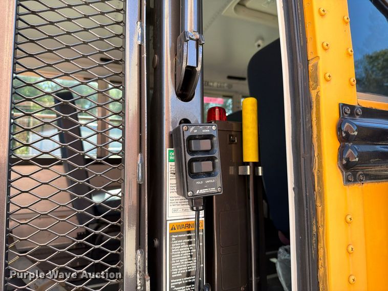 image for item FH6485 2011 Ford E450 school bus