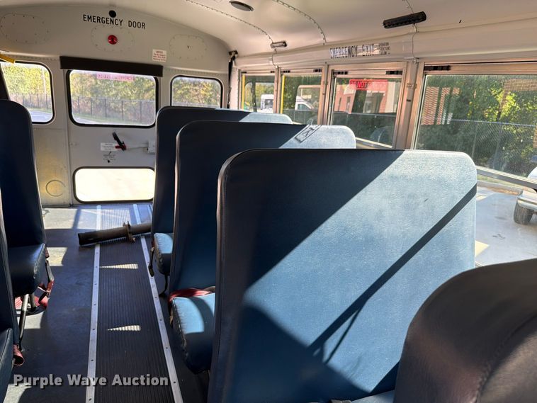 image for item FH6485 2011 Ford E450 school bus