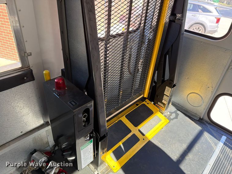 image for item FH6485 2011 Ford E450 school bus
