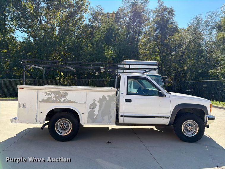 image for item FH6486 2000 GMC Sierra 2500 utility bed pickup truck
