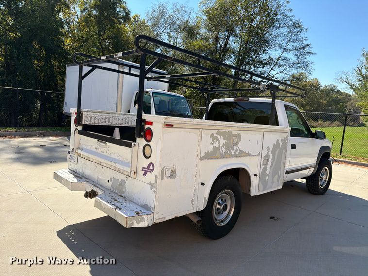 image for item FH6486 2000 GMC Sierra 2500 utility bed pickup truck