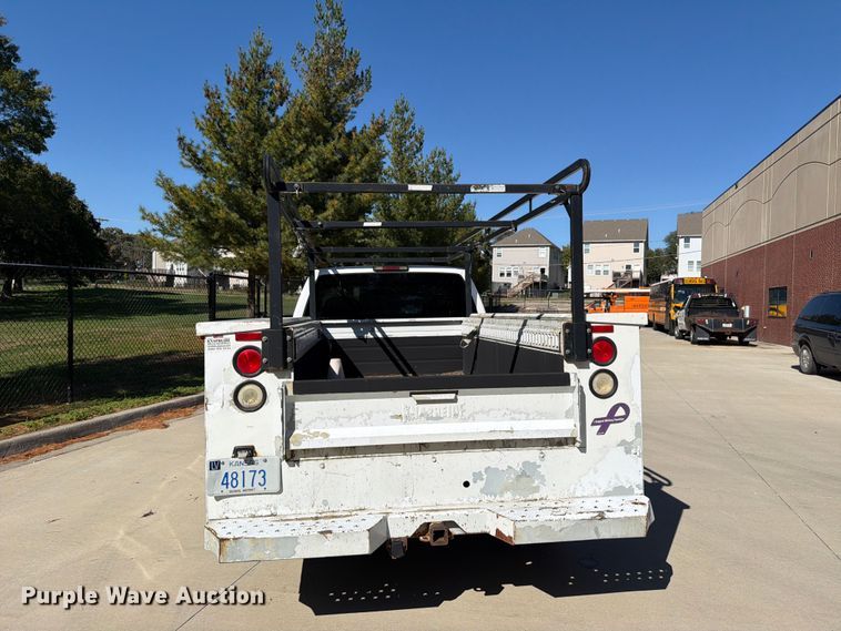image for item FH6486 2000 GMC Sierra 2500 utility bed pickup truck