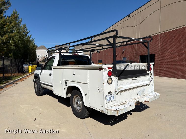 image for item FH6486 2000 GMC Sierra 2500 utility bed pickup truck