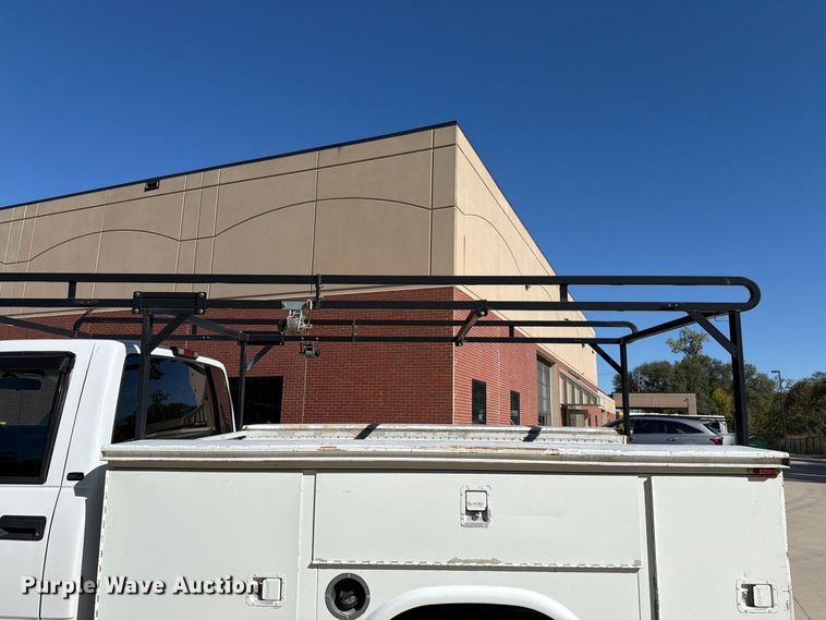 image for item FH6486 2000 GMC Sierra 2500 utility bed pickup truck