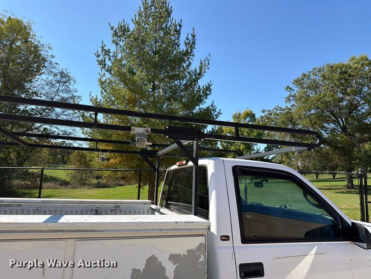 image for item FH6486 2000 GMC Sierra 2500 utility bed pickup truck