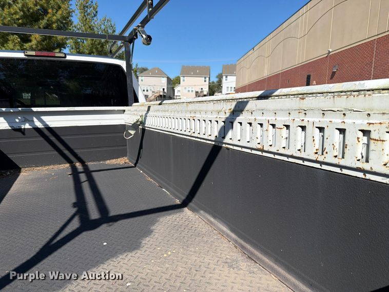 image for item FH6486 2000 GMC Sierra 2500 utility bed pickup truck