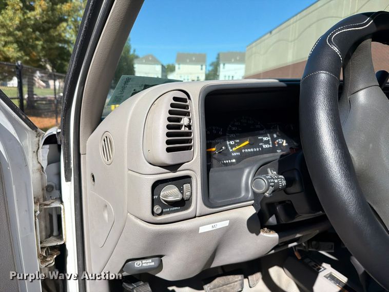 image for item FH6486 2000 GMC Sierra 2500 utility bed pickup truck