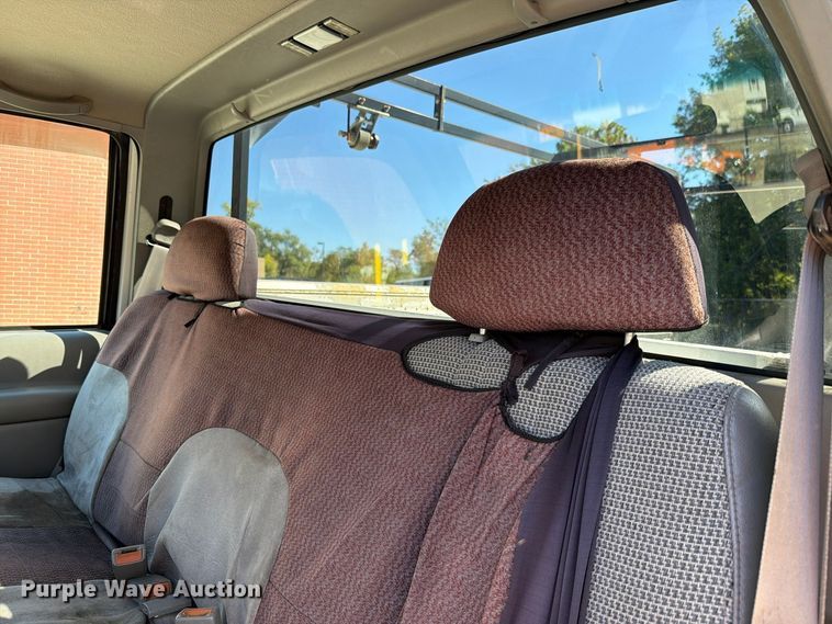 image for item FH6486 2000 GMC Sierra 2500 utility bed pickup truck
