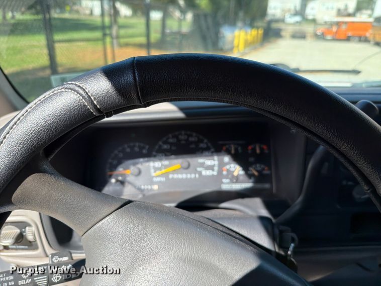 image for item FH6486 2000 GMC Sierra 2500 utility bed pickup truck