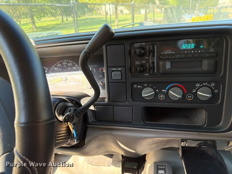 image for item FH6486 2000 GMC Sierra 2500 utility bed pickup truck