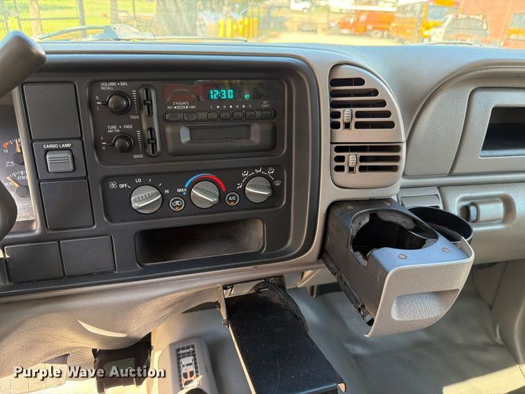 image for item FH6486 2000 GMC Sierra 2500 utility bed pickup truck