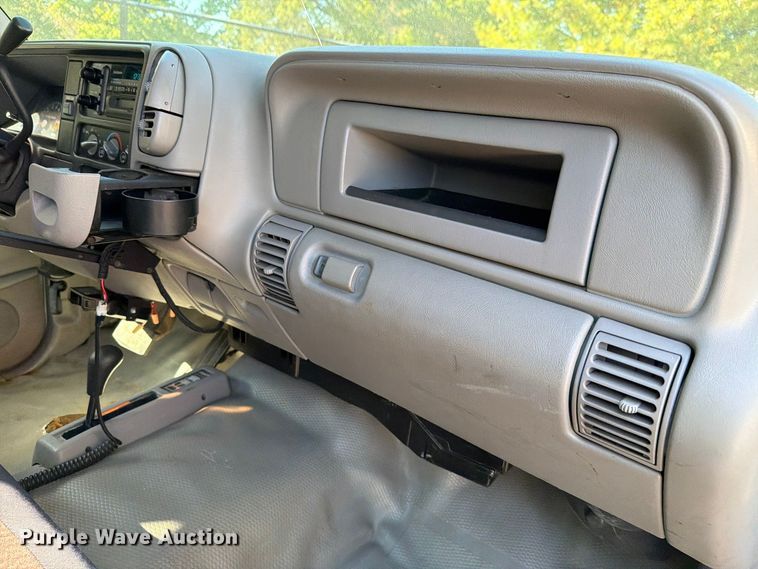 image for item FH6486 2000 GMC Sierra 2500 utility bed pickup truck