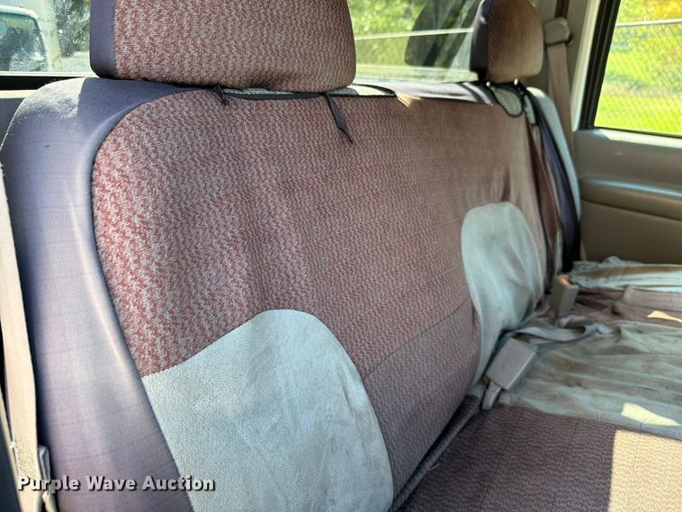 image for item FH6486 2000 GMC Sierra 2500 utility bed pickup truck