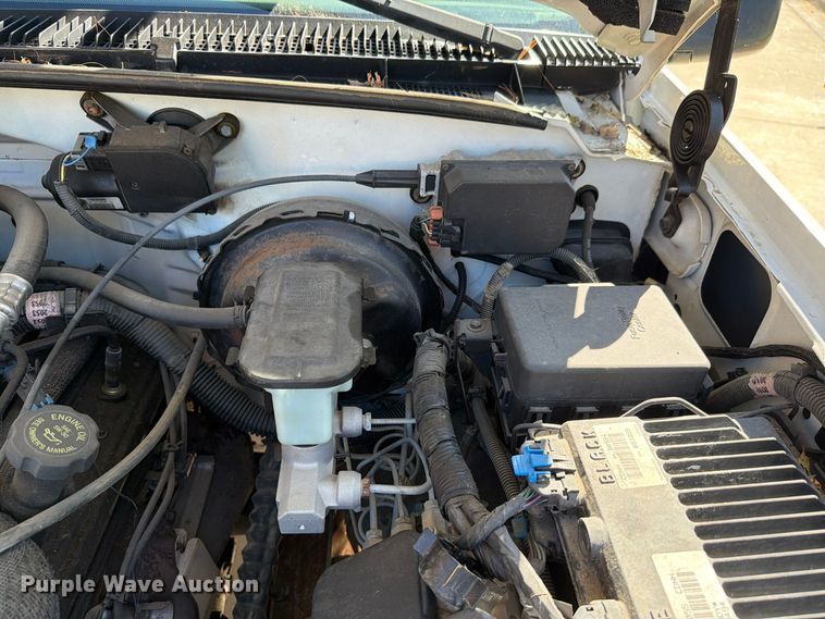 image for item FH6486 2000 GMC Sierra 2500 utility bed pickup truck