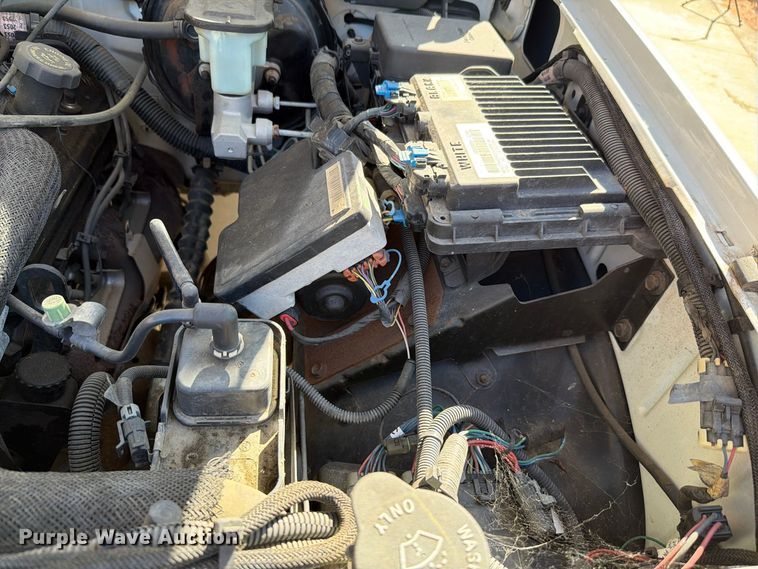 image for item FH6486 2000 GMC Sierra 2500 utility bed pickup truck
