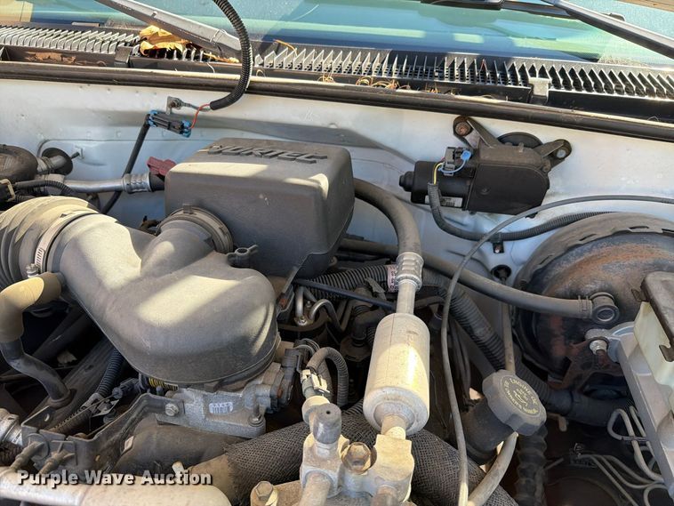 image for item FH6486 2000 GMC Sierra 2500 utility bed pickup truck