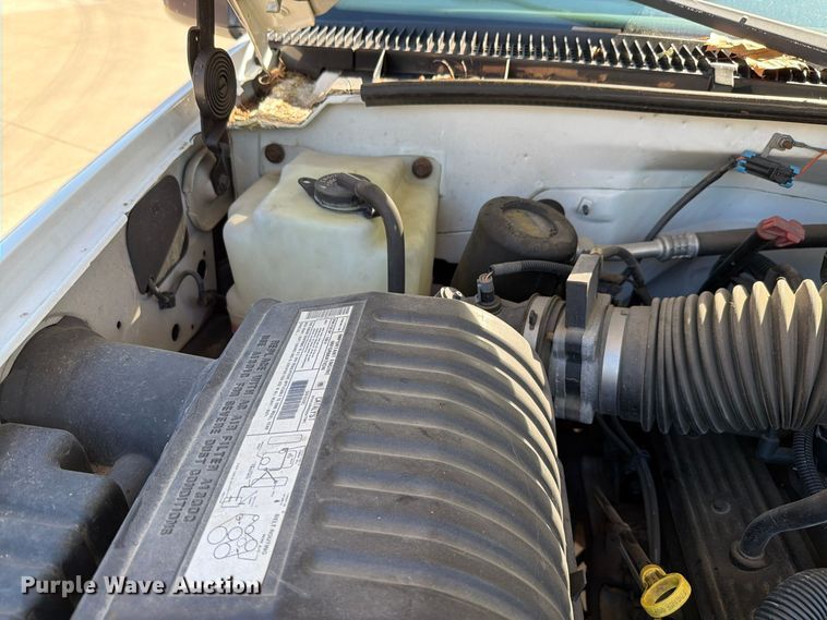 image for item FH6486 2000 GMC Sierra 2500 utility bed pickup truck