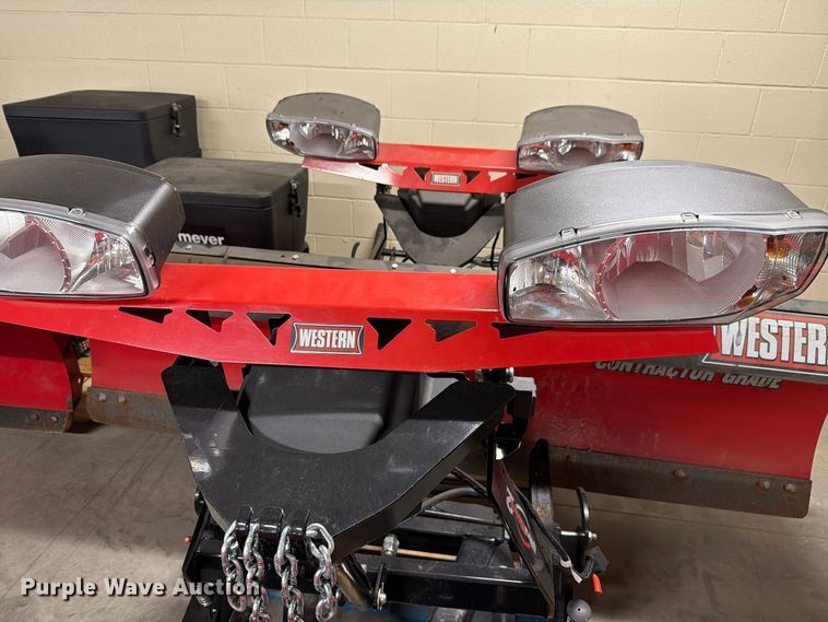 image for item FH6486 2000 GMC Sierra 2500 utility bed pickup truck