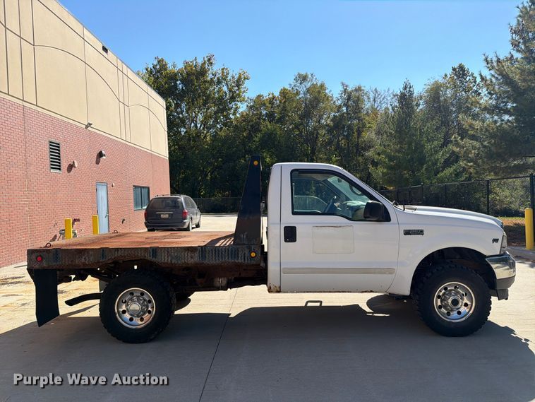 image for item FH6487 2002 Ford F250 Super Duty flatbed pickup truck