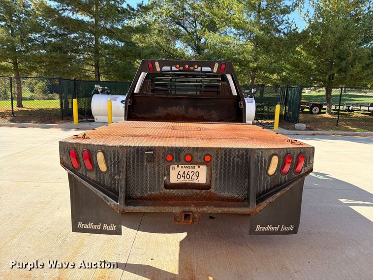image for item FH6487 2002 Ford F250 Super Duty flatbed pickup truck