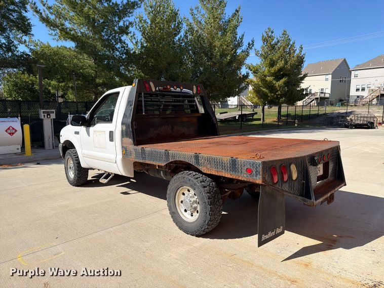 image for item FH6487 2002 Ford F250 Super Duty flatbed pickup truck