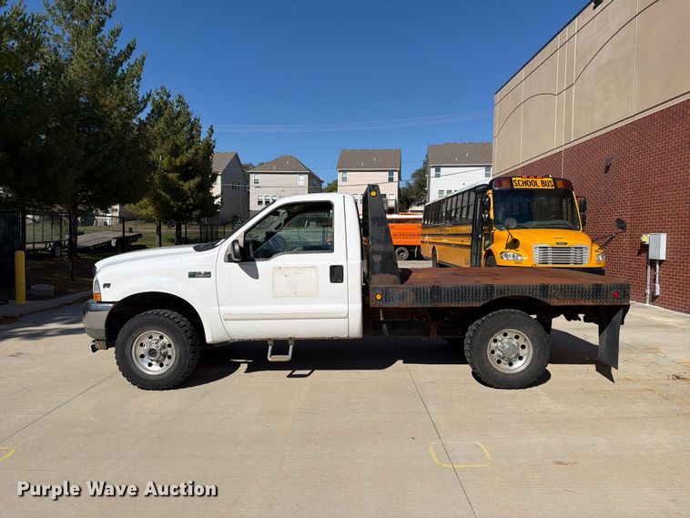 image for item FH6487 2002 Ford F250 Super Duty flatbed pickup truck