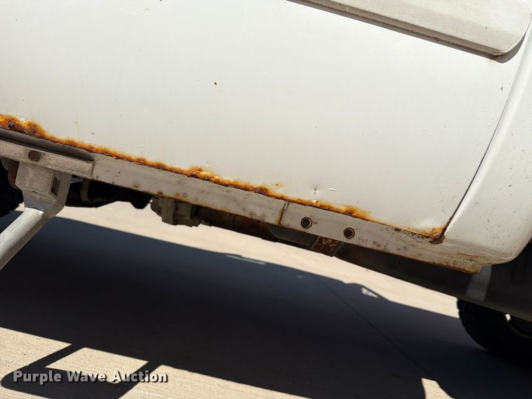 image for item FH6487 2002 Ford F250 Super Duty flatbed pickup truck