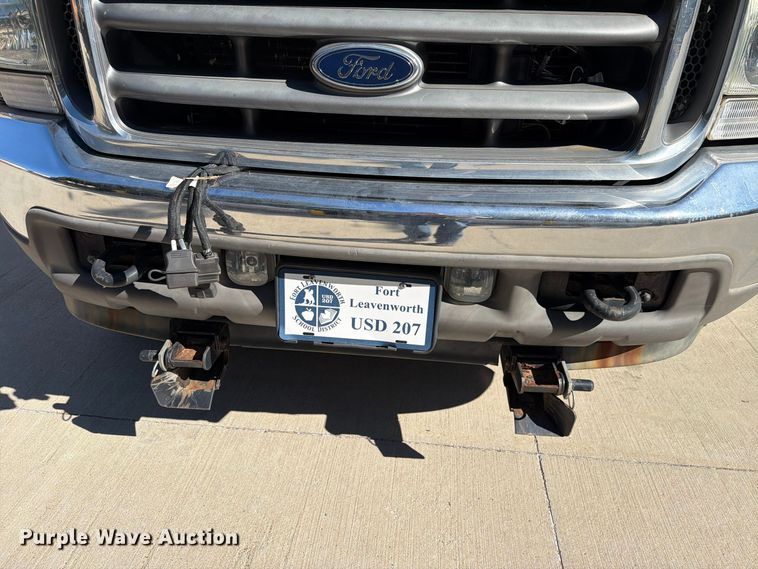 image for item FH6487 2002 Ford F250 Super Duty flatbed pickup truck