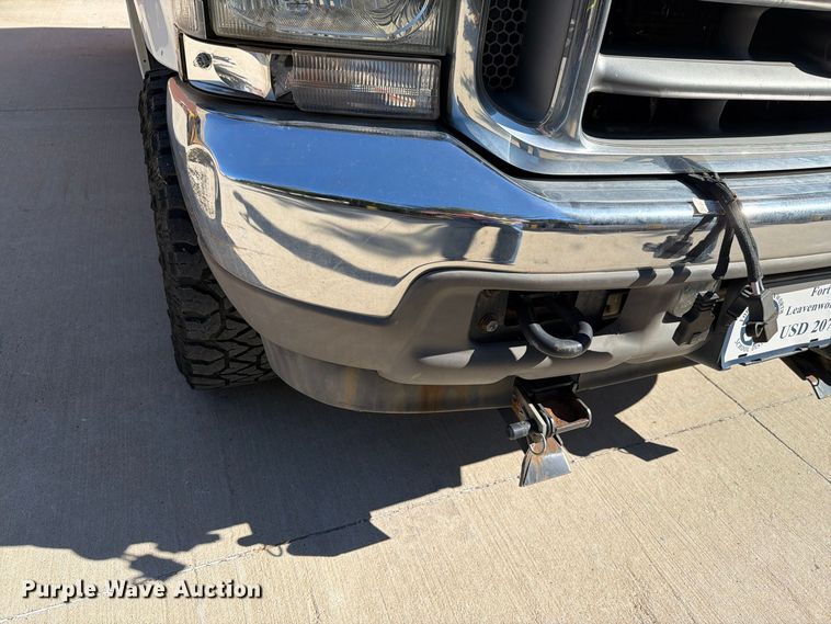 image for item FH6487 2002 Ford F250 Super Duty flatbed pickup truck