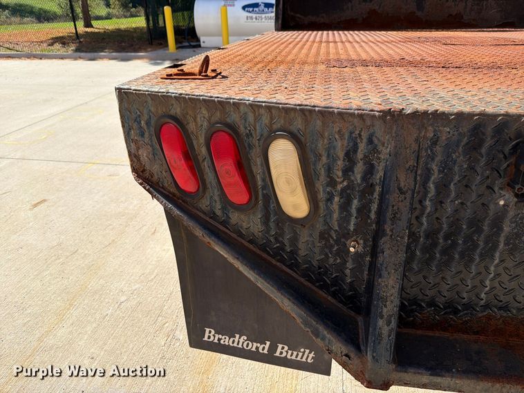 image for item FH6487 2002 Ford F250 Super Duty flatbed pickup truck