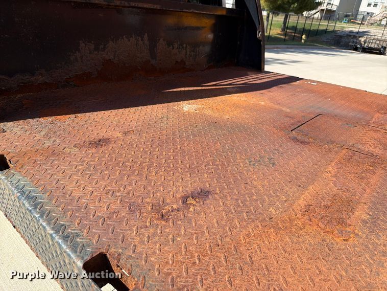 image for item FH6487 2002 Ford F250 Super Duty flatbed pickup truck