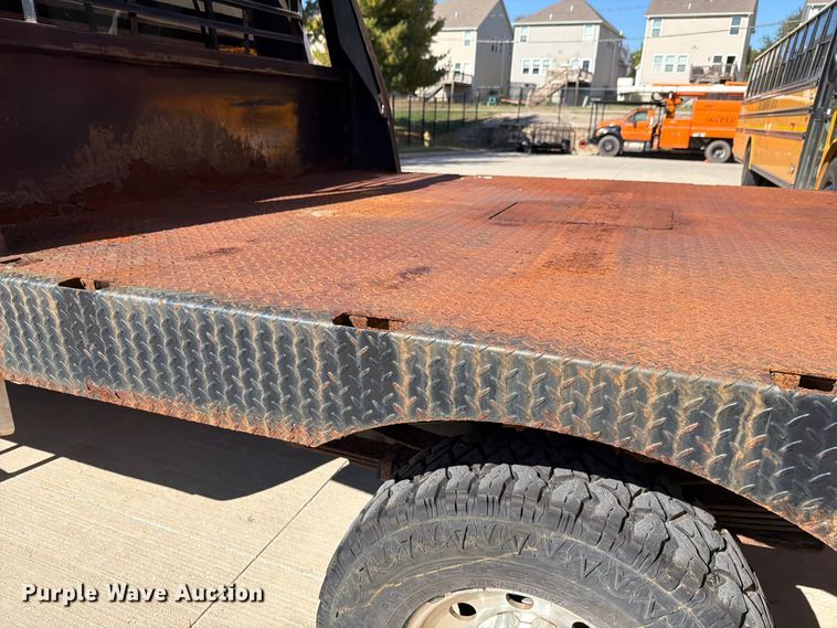 image for item FH6487 2002 Ford F250 Super Duty flatbed pickup truck